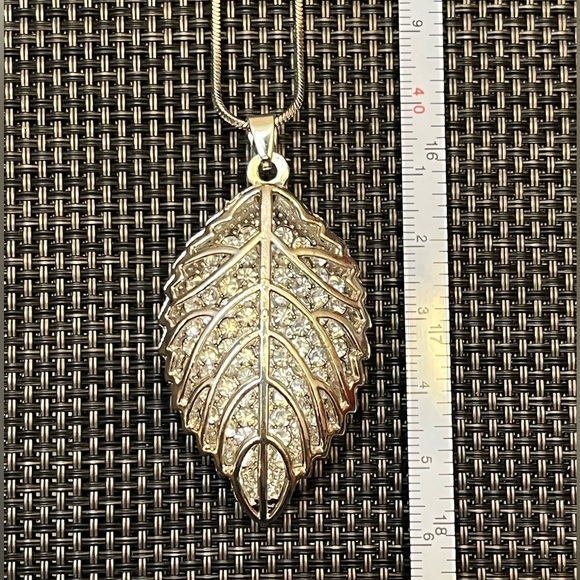 Sparkly Silver-tone Leaf Pendant and Necklace - Picture 9 of 10